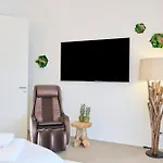 Tropical Island 23b - Seesicht - Massage - Bbq - Billiard - Tischkicker - Trambolin - Penthouse - Parkplatz Ohningen